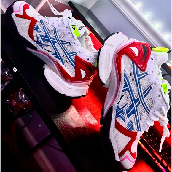 BALENCIAGA WHITE RUNNERS - Picture 1 of 8